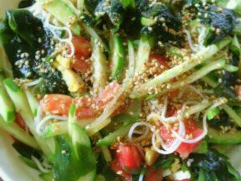 残った素麺で　夏野菜とわかめの中華サラダ